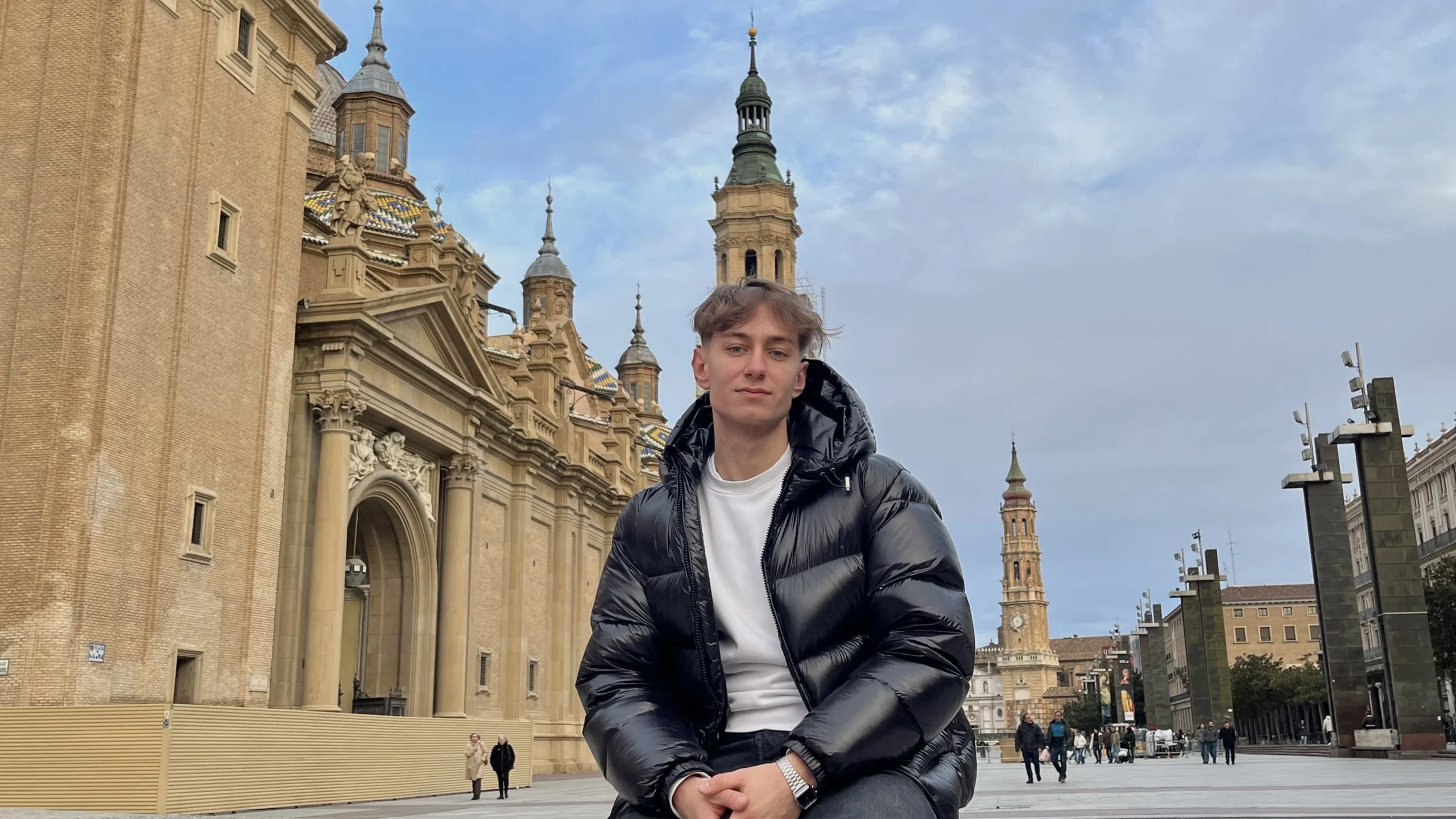 Adrián Barcelona Cester debuta en la literatura con "Réquiem por un Púgil", una novela de superación y redención