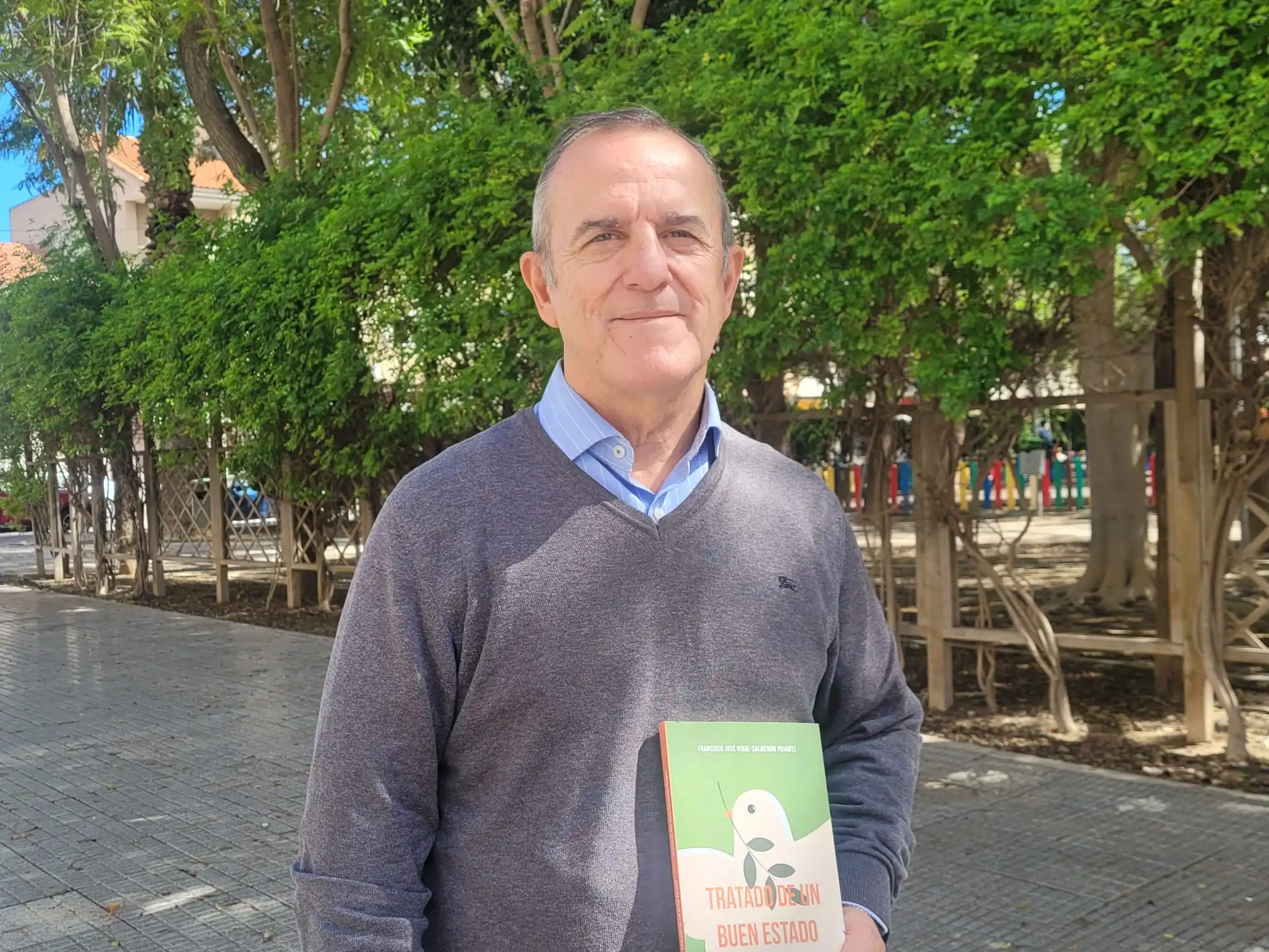 Francisco José Vidal-Salmerón Pujante invita a la reflexión colectiva con su primer libro