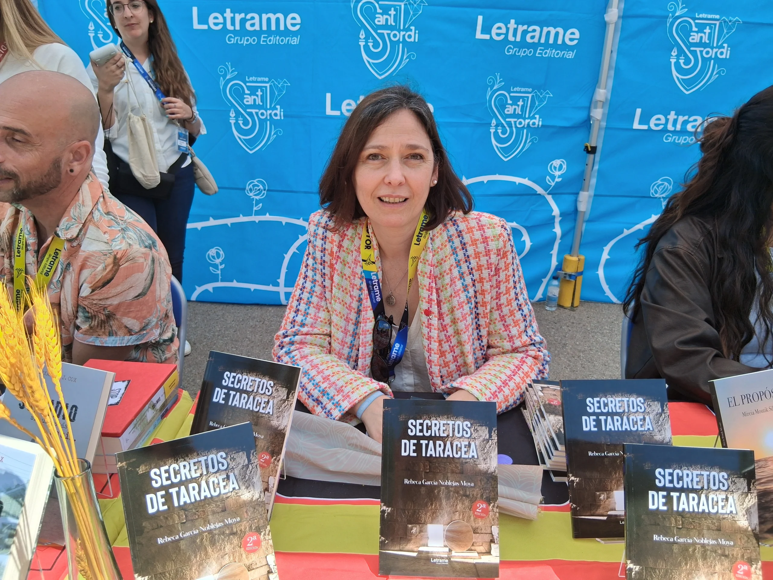 Firma de libros de Rebeca García-Noblejas Moya en la parada de la Editorial Letrame