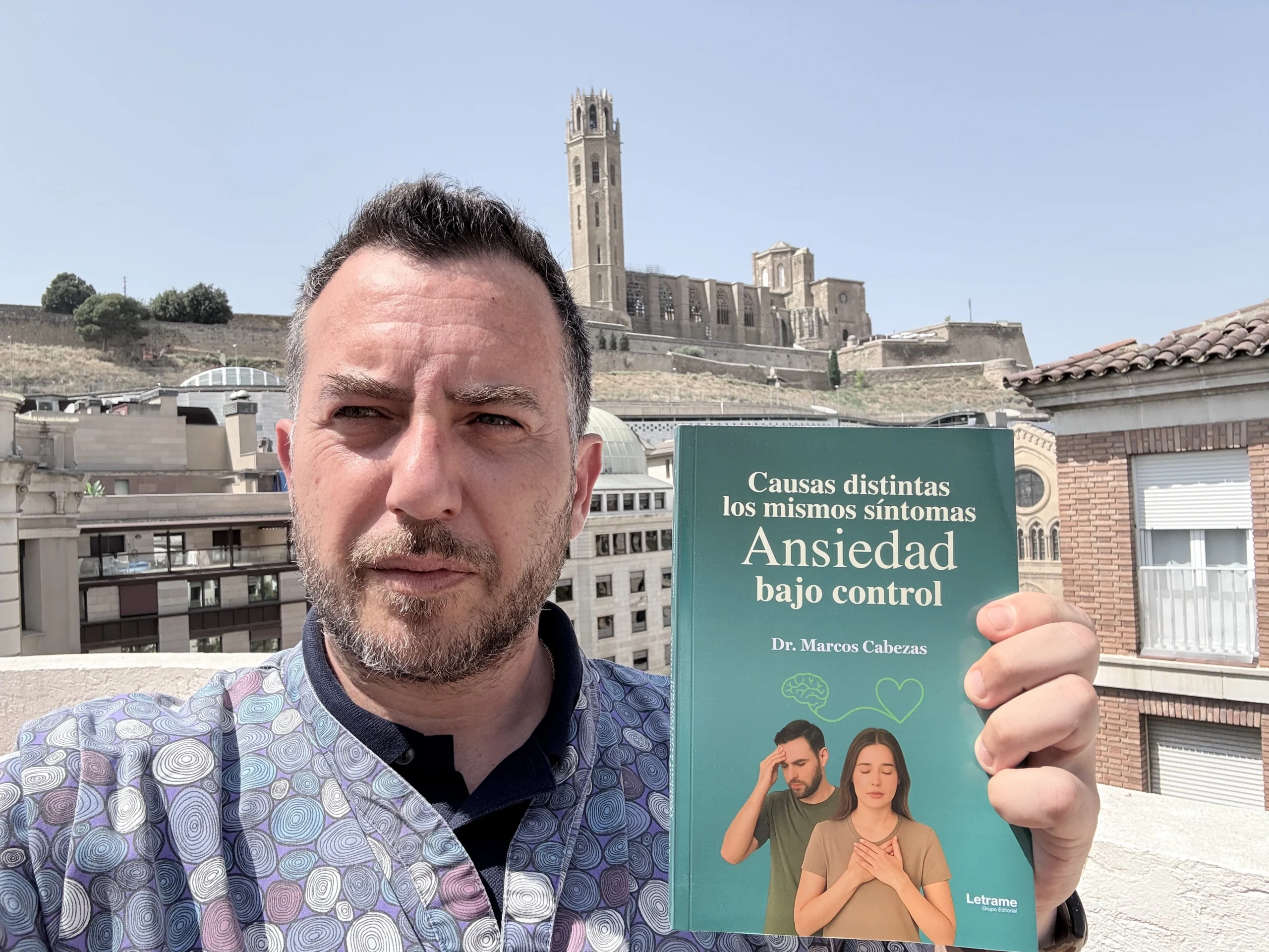 Marcos Cabezas transforma su experiencia clínica en una guía terapéutica para vencer la ansiedad