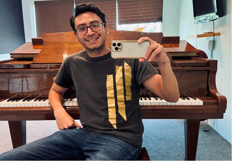 Salvador Ismael Barranco García emociona con Antes de conocerte, una novela romántica que explora el amor, la dependencia y la fuerza de encontrarse a uno mismo